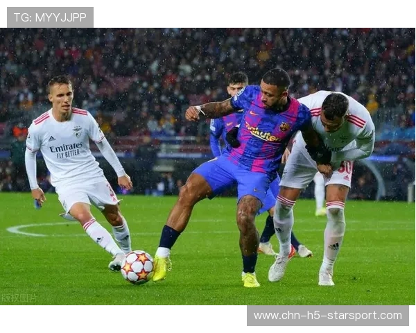 巴萨前场小范围控球训练:精细化技战术的极致演绎